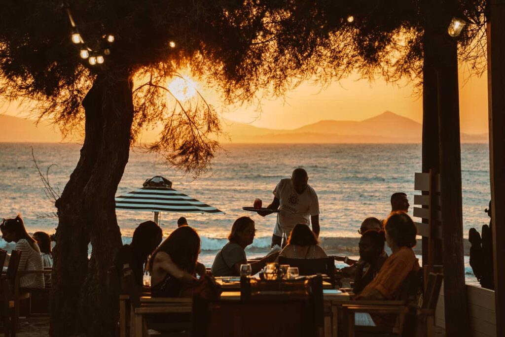 SERVICe για beach bar στη Νάξο !